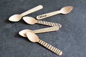 Cuillères en bois décorées
